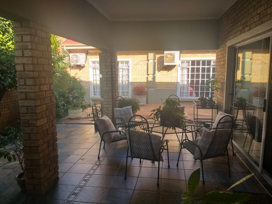 To Let 4 Bedroom Property for Rent in Van Der Hoff Park North West